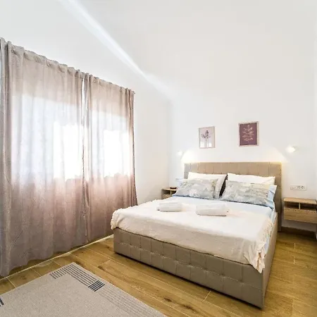 Fuer 4 Personen Ca 100 Qm In Privlaka, Dalmatien Norddalmatien