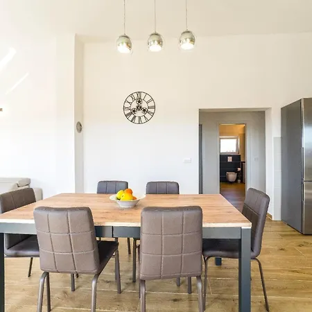 Apartment Fuer 4 Personen Ca 100 Qm In Privlaka, Dalmatien Norddalmatien