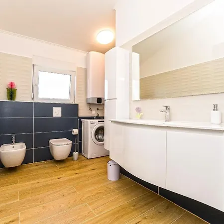 Fuer 4 Personen Ca 100 Qm In Privlaka, Dalmatien Norddalmatien Apartment