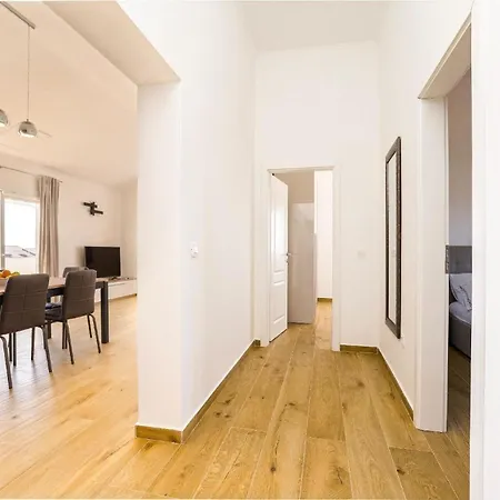 Fuer 4 Personen Ca 100 Qm In Privlaka, Dalmatien Norddalmatien